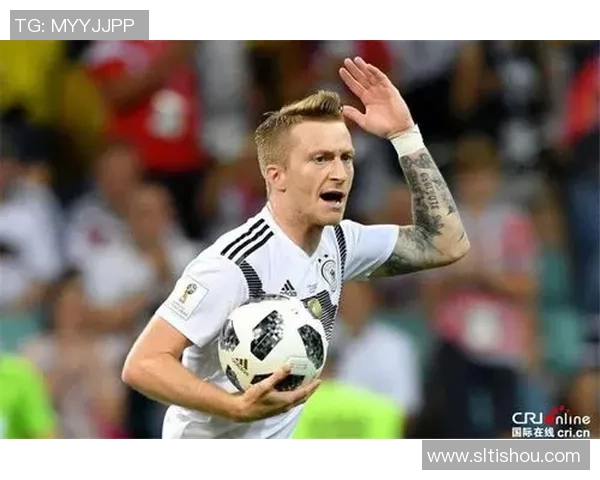 德国足球明星厄齐尔的辉煌职业生涯与对足球的热爱之路